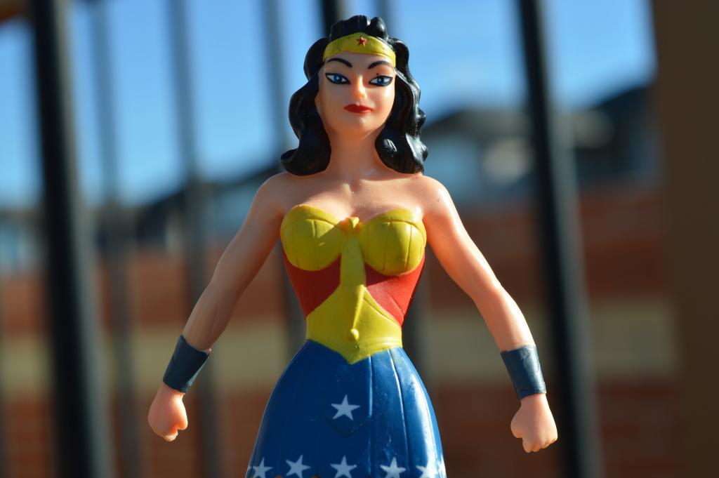 picture of a wonder woman action figure