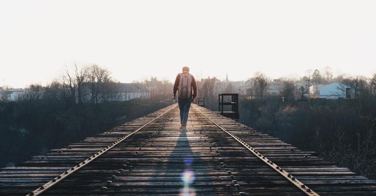 train-tracks-1081672_1920