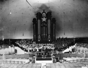 Mormon Tabernacle Choir's picture in the 1890s