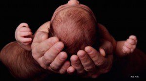 Dad-baby-hands-abortion-pro-life-hold-672x372