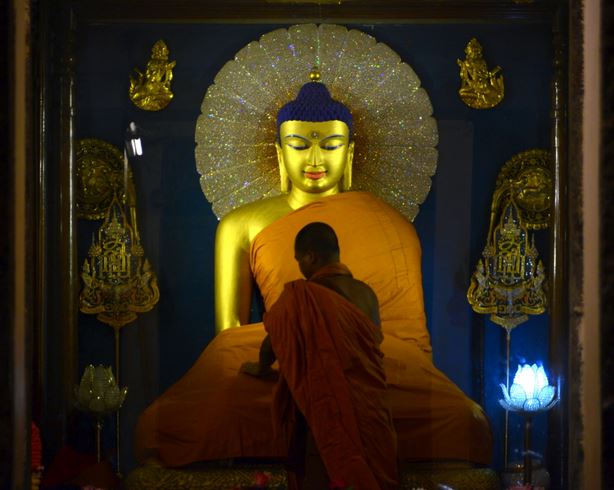 Redressing the Buddha inside the Mahabodhi stupa, Bodhgaya, India (photo by the author, 2014)