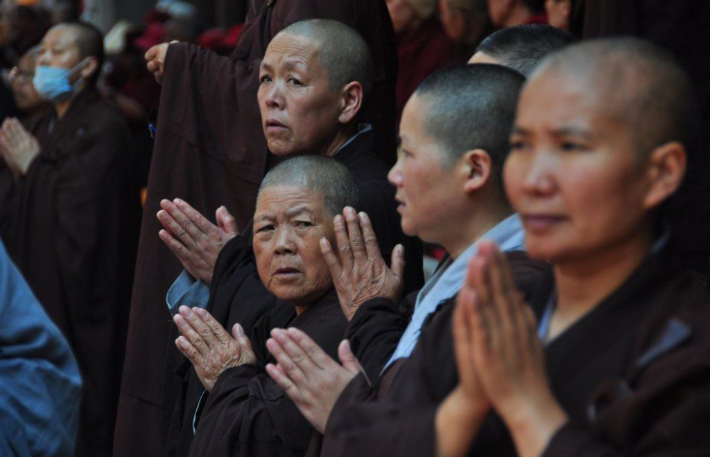 nuns in china praying