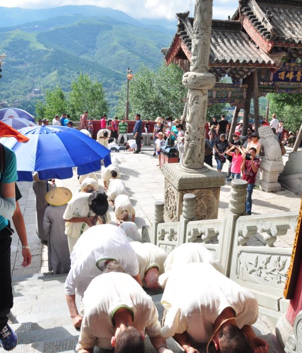 students prostrating up mountain at wutai shan