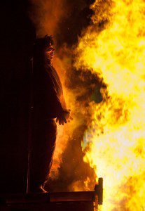 Effigy being burnt at a Guy Fawkes' Day bonfire (Source: Wikimedia)
