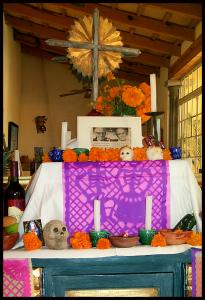 Photo by Ute. 'El Altar de Muertos - para mis abuelos' (cc) 2006. 