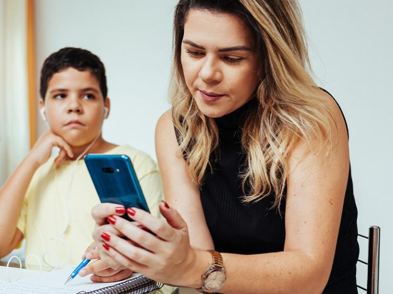 How to Become Your Child's Digital Mentor - Vimarsana News