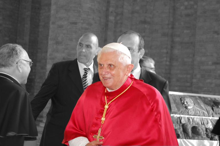 Benedict XVI with a black and white background (CC0 via pixabay)