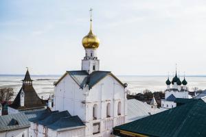 2 Orthodox churches (Aurelien Romain on Unsplash)