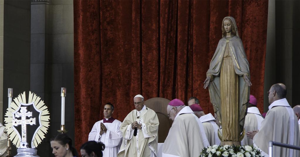 Pope Francis during the Canonization of Junipero Serra (Fr. Lawrence Lew, OP CC BY-NC-ND 2.0 https://www.flickr.com/photos/paullew/21651761466/)