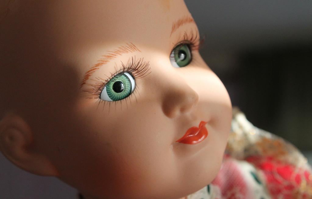 A porcelain doll (CC0 via pixabay)