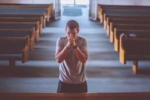 Young man praying (CC0 pixabay)