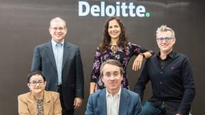 Monserrat Medina with her Deloitte Partners (from Religión en Libertad)