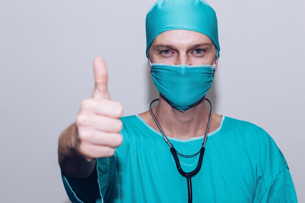 Doctor Thumbs up (CC0 pixabay)