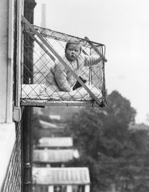 Overhanging Baby Cage