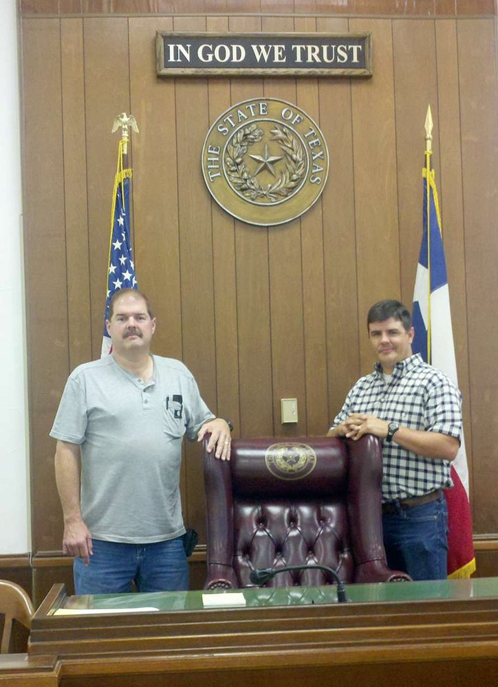 Texas County Officials Put ‘In God We Trust’ Signs in Courtroom