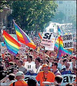 Spain Court Upholds Gay Marriage Law