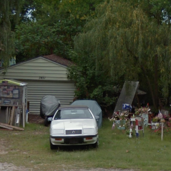 Man With Private Junkyard Says Town Can’t Touch Van That Says “In God We Trust”