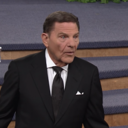 Preacher Kenneth Copeland: God Helped Me Heal Corrosion on My Private Jet