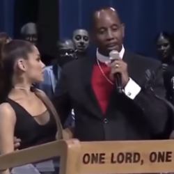 This Bishop Clearly Groped Singer Ariana Grande During Aretha Franklin’s Funeral