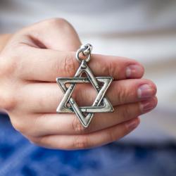 Nearly a Third of American Jews Currently Fear Displaying Their Faith in Public