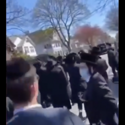 With Stunning Lack of Corona-Caution, Hasidic Jews in Brooklyn Attend a Funeral