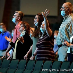 Do Any of These Churchgoers Know or Care How to Use a Face Mask?